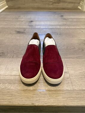 FRYE AND CO. Women's Burgundy Suede Slip-On Loafers